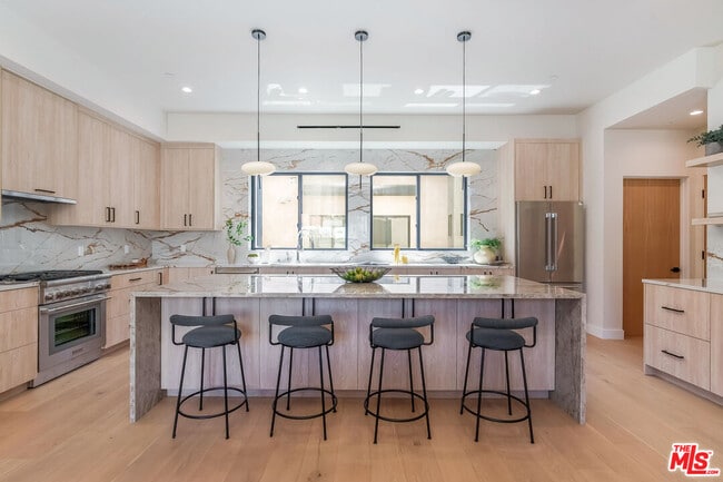 Building Photo - 1859 Barry Ave