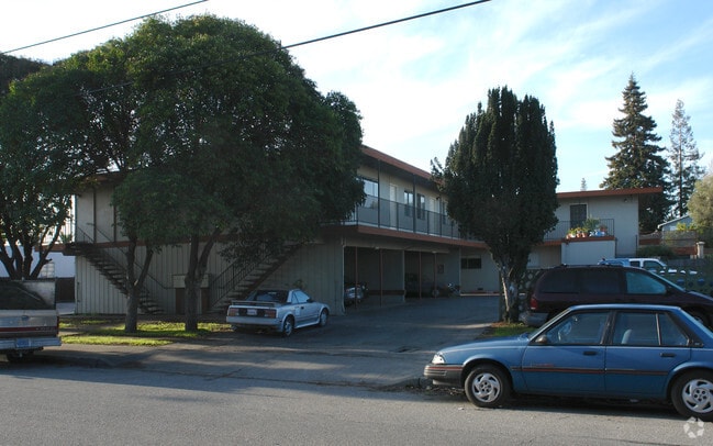 Building Photo - 235 Fairchild Dr