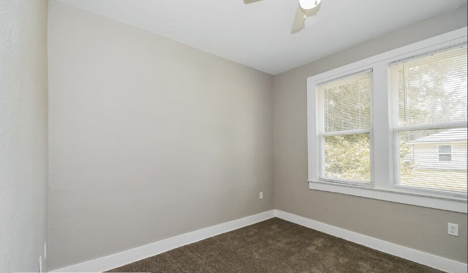 Building Photo - 9043 9th Ave