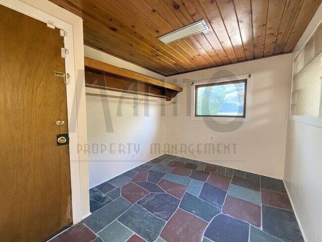 Building Photo - 1214 W 9th Ave