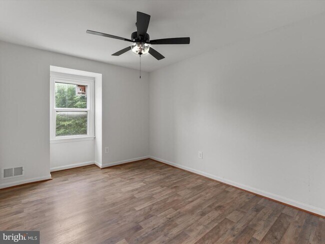 Building Photo - 1001 Archery Dr