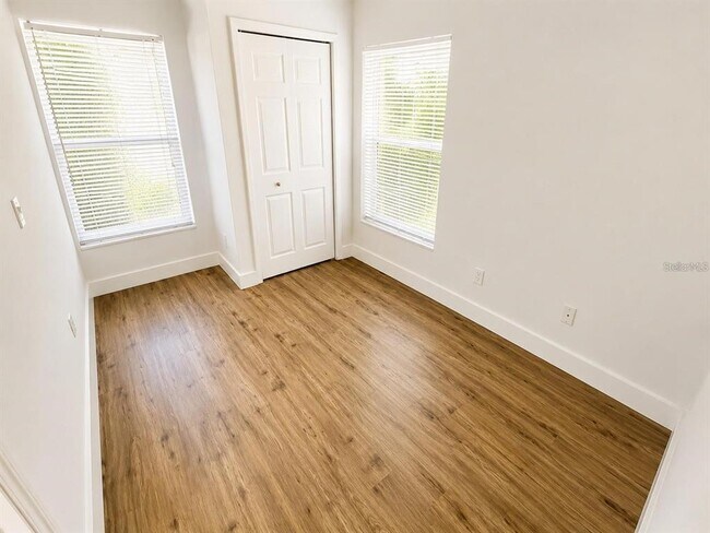 Building Photo - 4702 Sutton Terrace