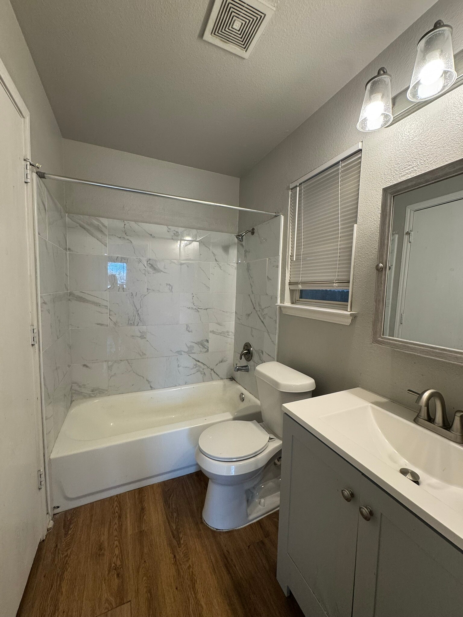 Master Bath - 6931 Grapevine Lk