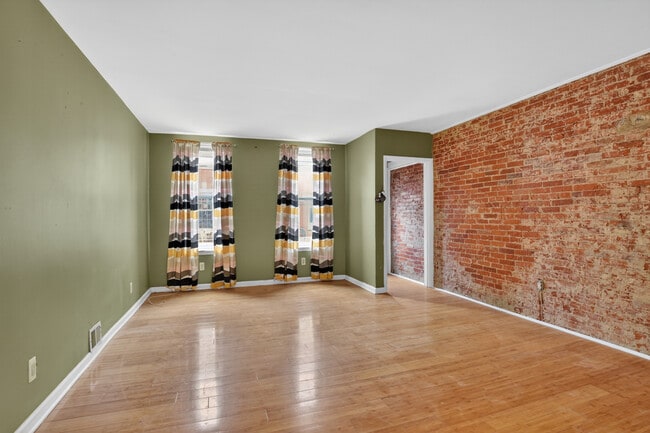 Building Photo - 419 McClellan St