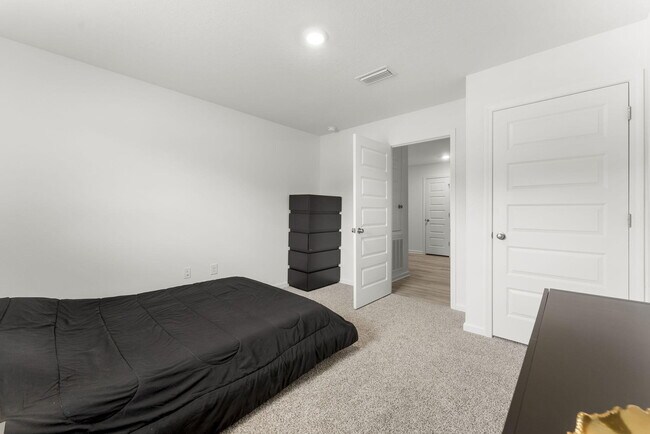 Building Photo - 255 Riverwalk Cir
