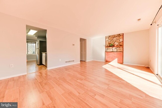 Building Photo - 6556 Frietchie Row