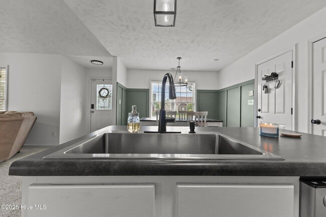 Building Photo - 8246 English Saddle Dr