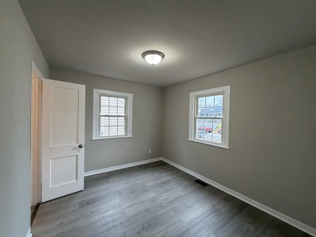 Building Photo - Charming 2 bedroom 1 bath cottage