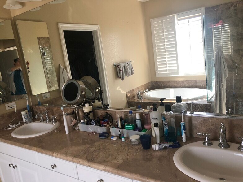 Building Photo - 4845 Carriage Run Dr