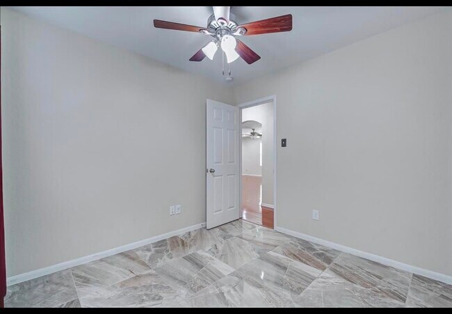 Building Photo - 3042 Thicket Path Way