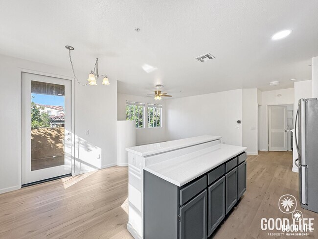 Building Photo - Luxury 3-Level Residence | Designer Remodel in San Diego