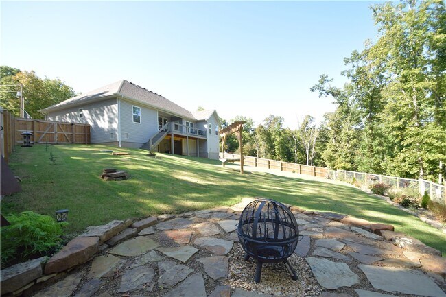 Building Photo - 42 Tummell Dr