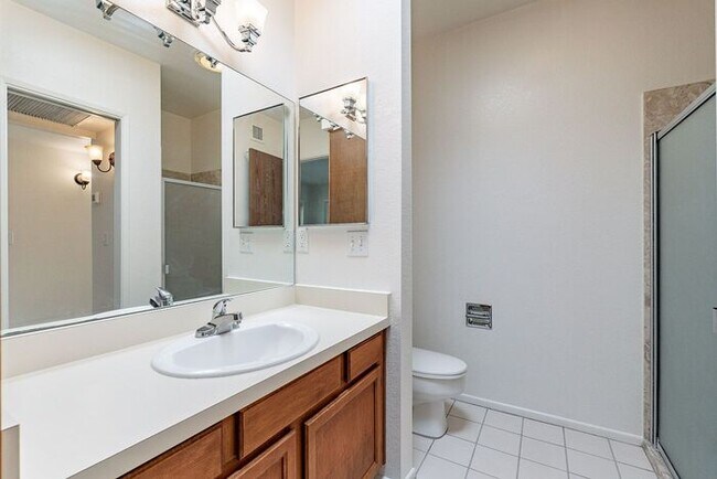 Building Photo - Move-In Ready 2-Bed Tucson Home with Natur...