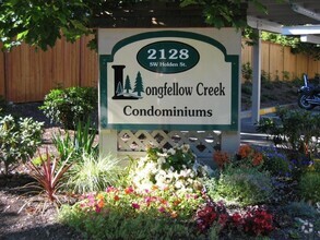 Building Photo - Longfellow Creek Condos