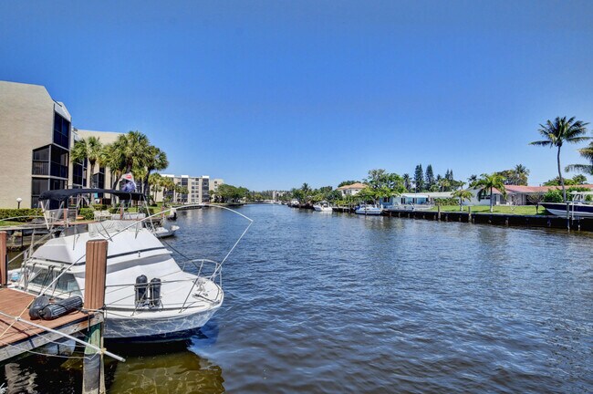 Building Photo - 20 Royal Palm Way