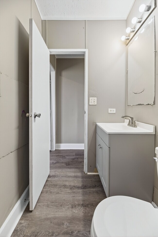 Building Photo - 2382 Bass Dr