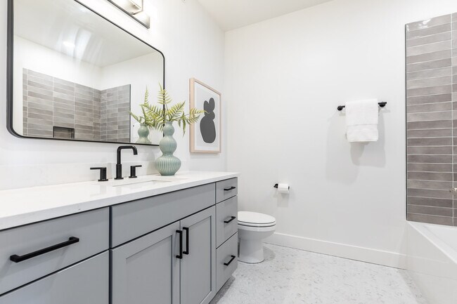 Building Photo - 617 Manhattan Blvd