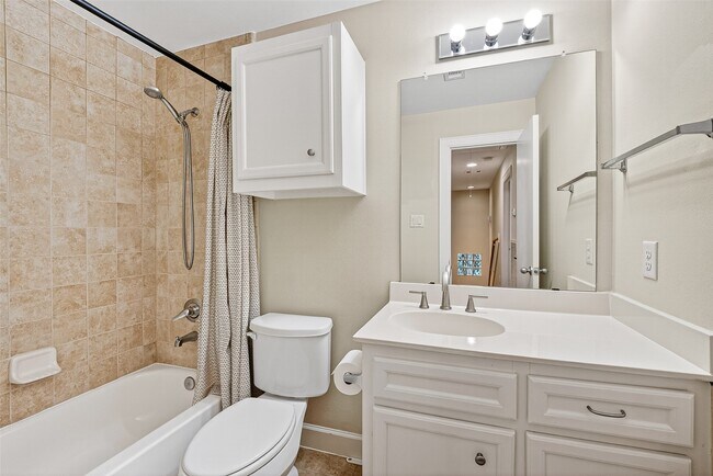 Building Photo - 3730 Main Poplar Dr
