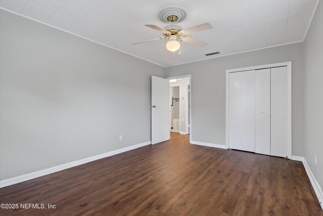 Building Photo - 6190 Mercer Cir E