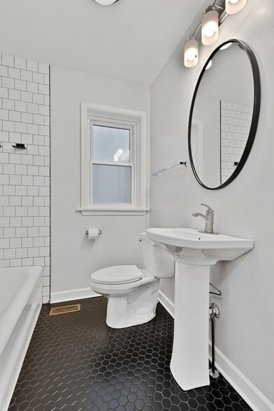 Building Photo - 1109 Cleveland St