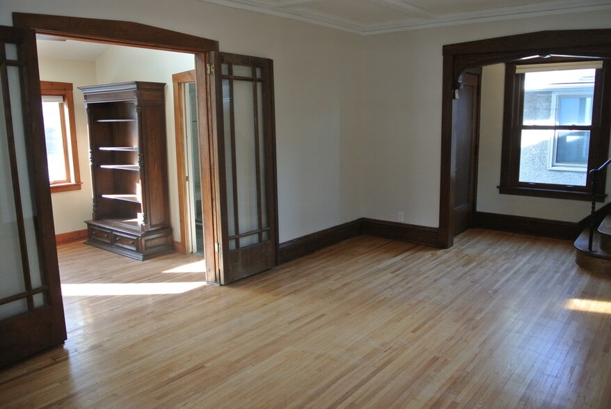 Building Photo - 180 fairview ave s