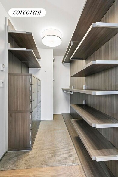 Building Photo - 101 W 79th St