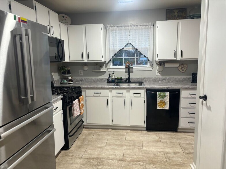 Building Photo - 12 Wanda Ct