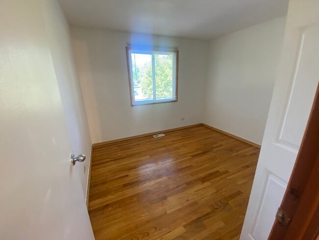 Building Photo - 709 S Salem Dr