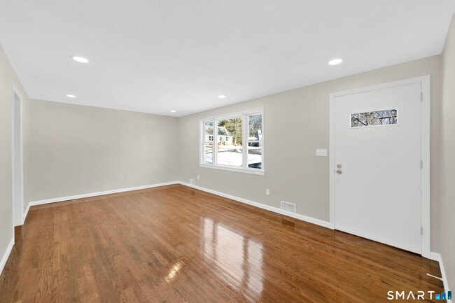 Building Photo - 23 Bancroft Rd