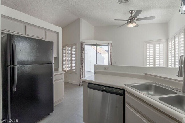 Building Photo - 7045 Sawtooth Dr