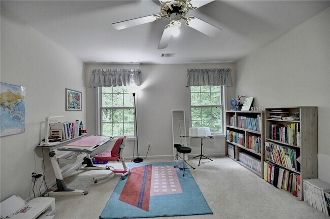 Building Photo - 2172 Woodbriar Dr
