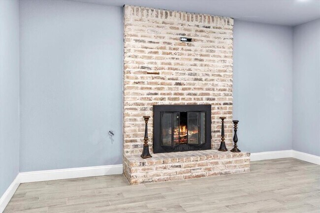 Building Photo - 1411 Grand Valley Dr
