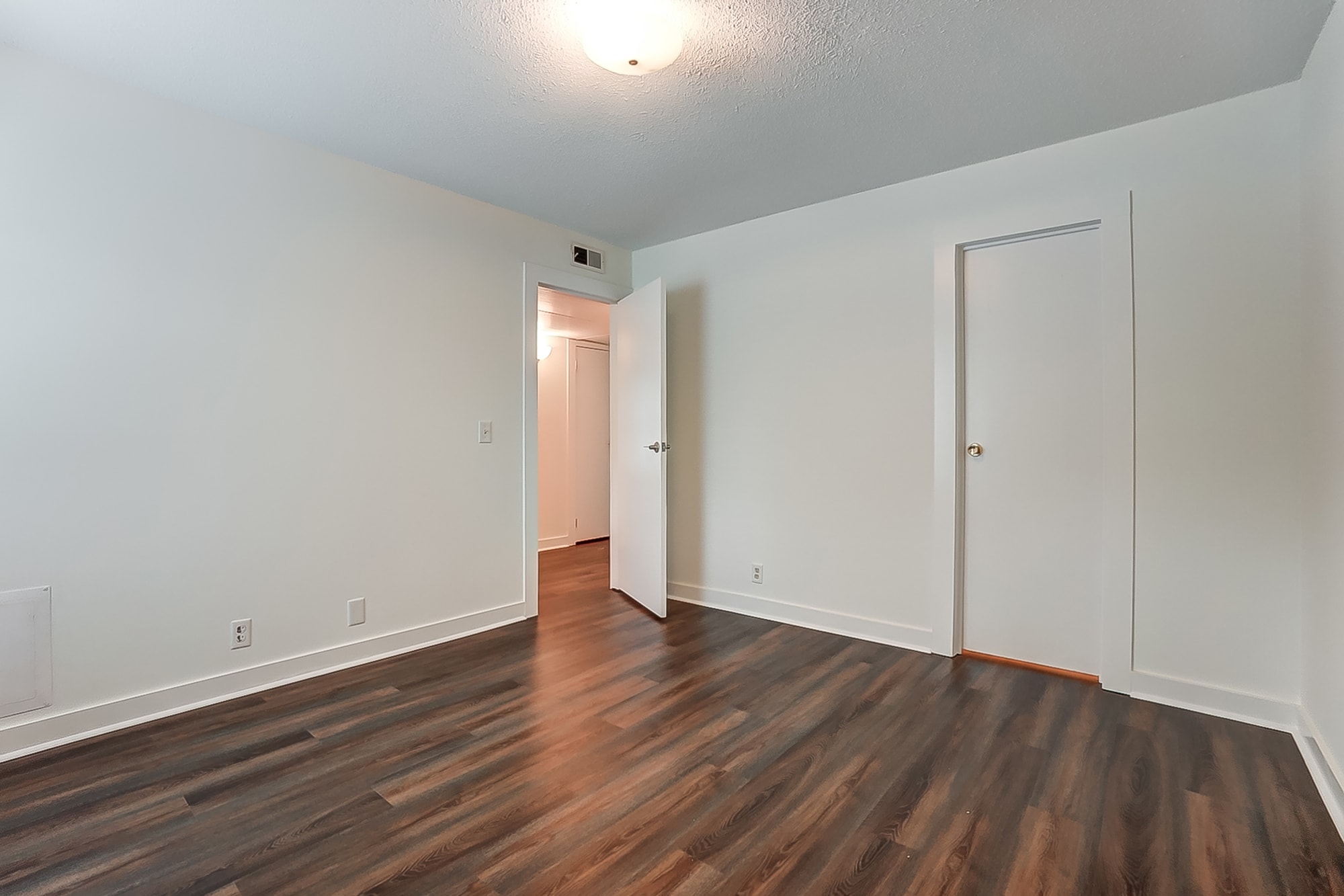 Building Photo - 2600 Park Rd