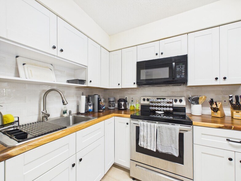 Kitchen - 1411 E 109th Ave