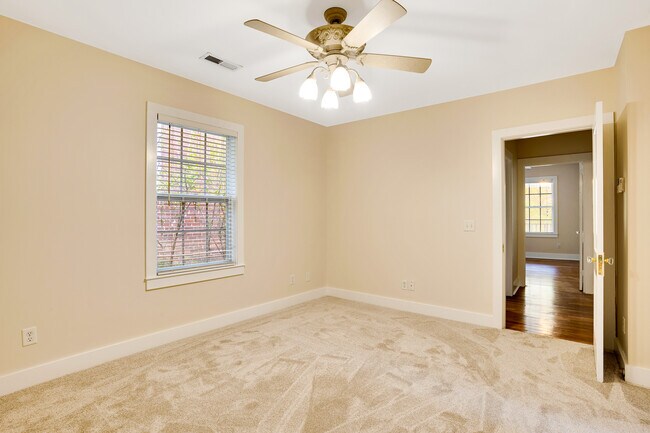 Building Photo - 1607 Knickerbocker Ave