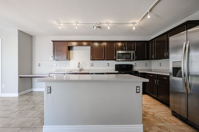 Building Photo - Amazing 5 bedrooms and bathrooms in one of the best school districts!