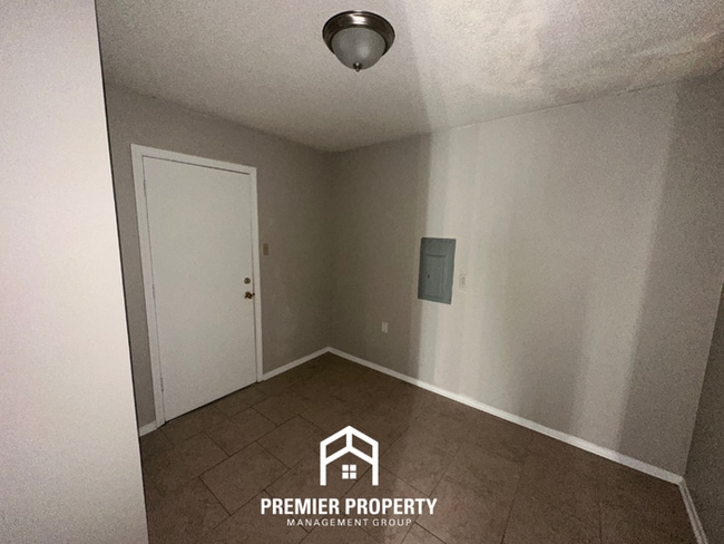 Building Photo - 4354 Clarke Rd