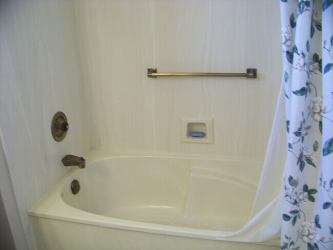 Building Photo - Great Home in Retirement  Community Furnished Vacation Rental