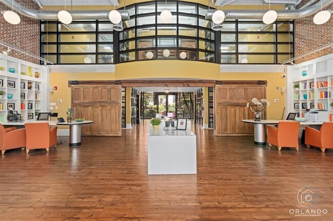 Building Photo - 911 N Orange Ave