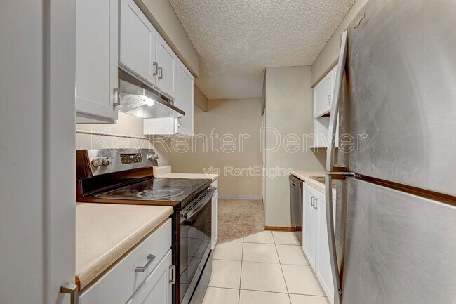 Building Photo - 4565 S Lowell Blvd