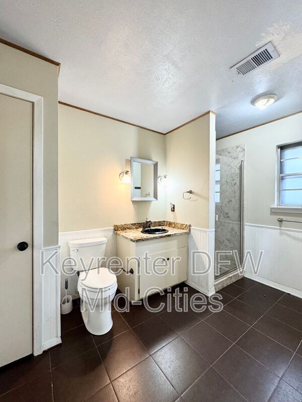 Building Photo - 2505 Crestview Cir