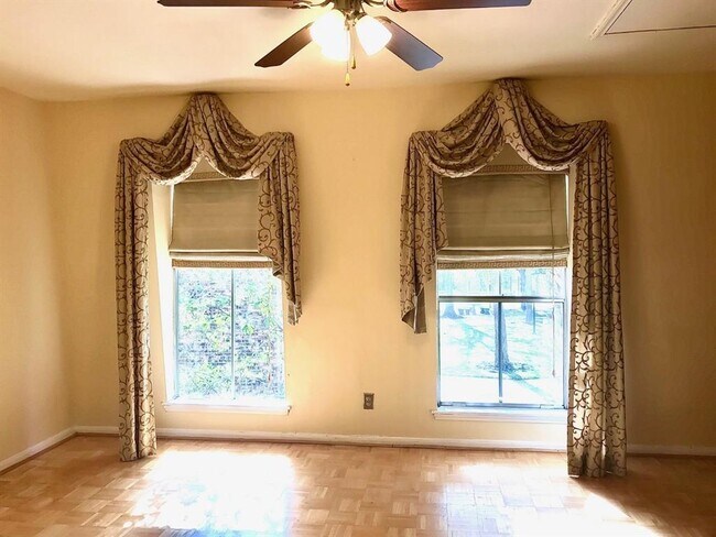 Building Photo - 10728 Briar Forest Dr