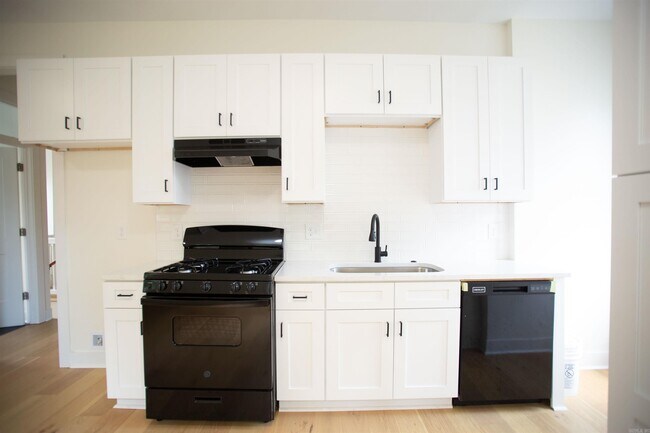 Building Photo - 1704 S Park St