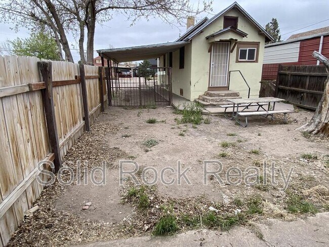 Building Photo - 806 E Mesa Ave