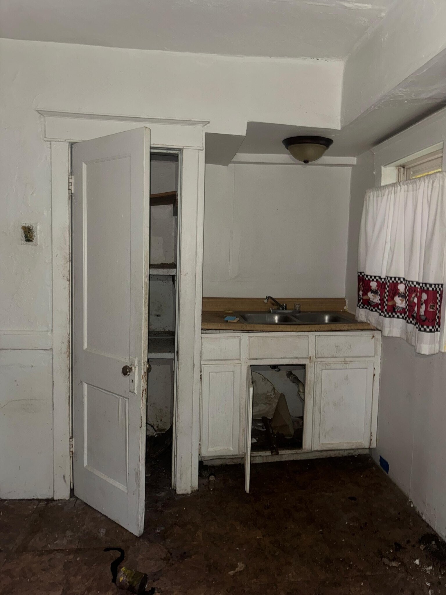 Building Photo - 3738 Sylvan Pl