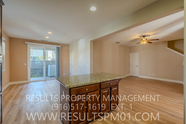 Building Photo - Lovely 3 Bedroom home with Solar! Availabl...