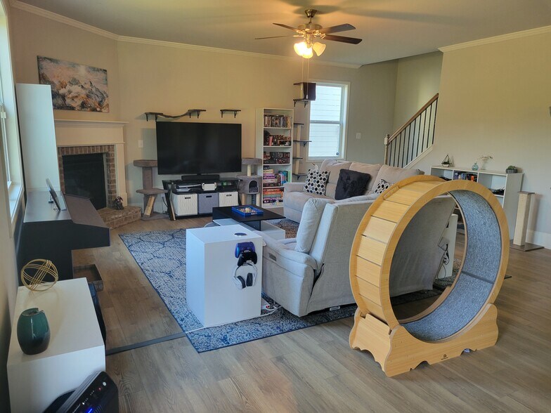 Building Photo - 121 Garnet Dr