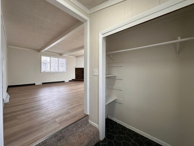 Building Photo - 733 1st St