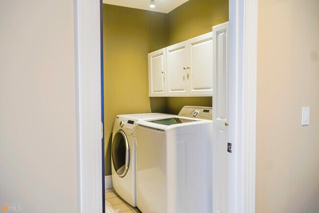 Building Photo - 1127 Ashton Bluff Dr NE