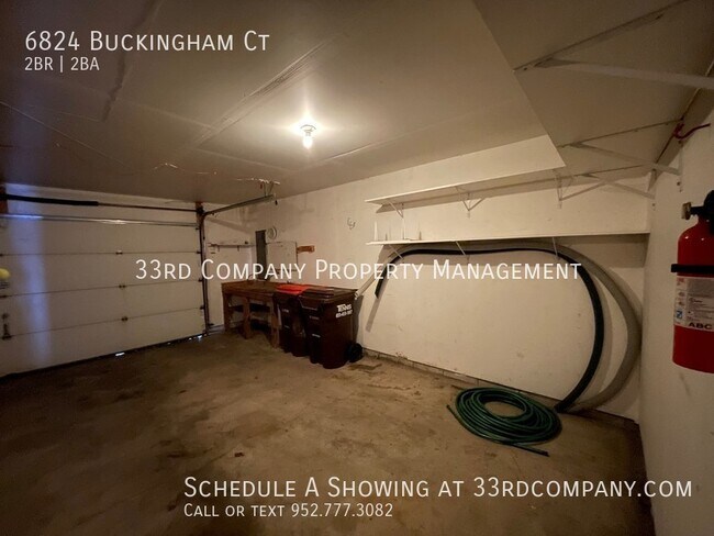 Building Photo - Bright, Updated Twin Home on Cul-de-sac ne...